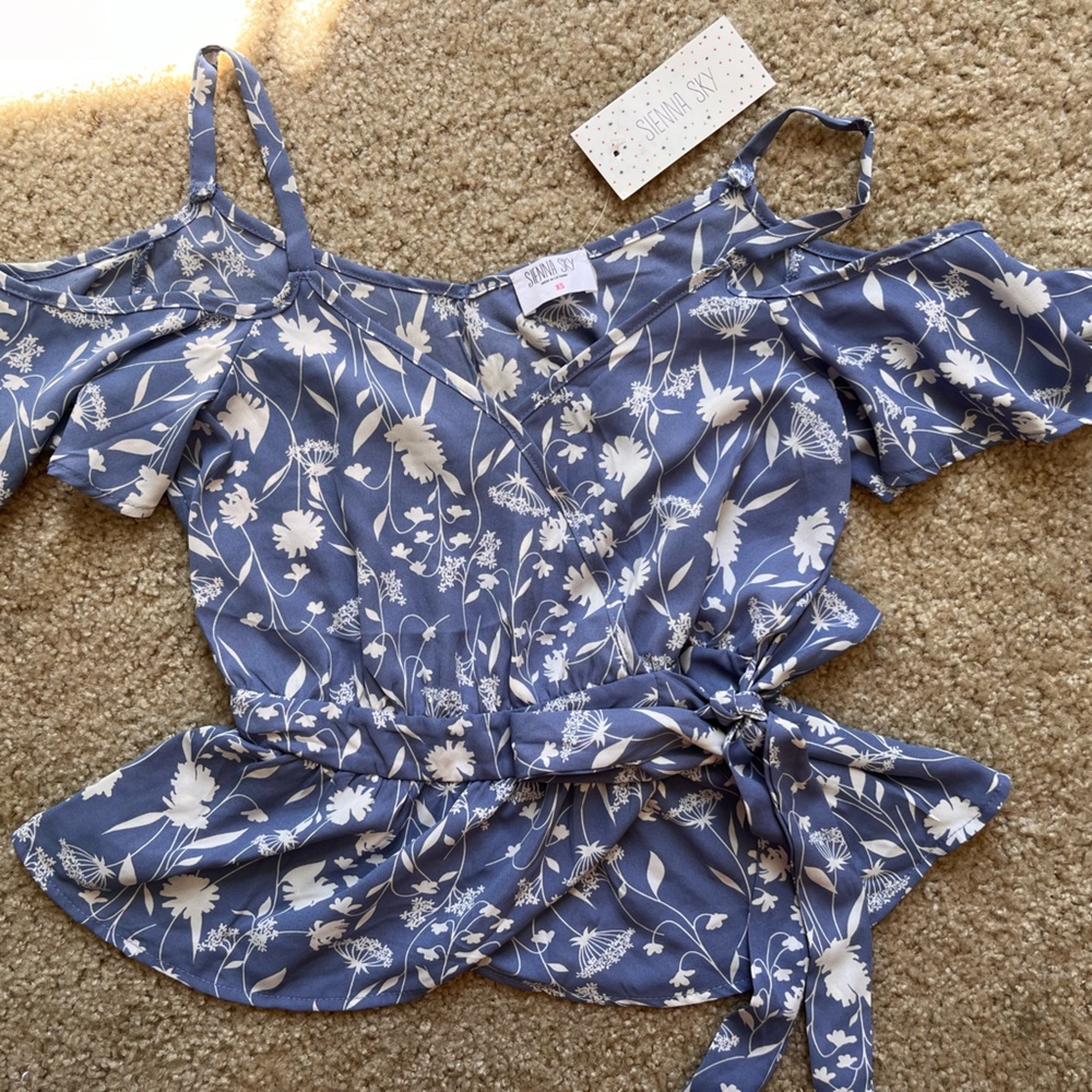 Brand new sienna sky top, size xs